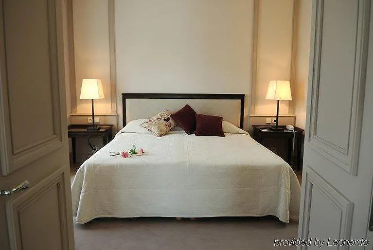 Hotel De L'arcade 3*